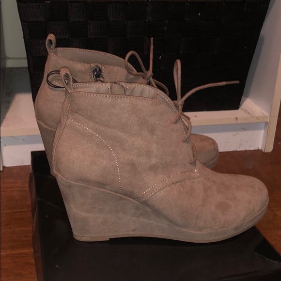 DV light taupe Terri style wedge booties. - Picture 2 of 4